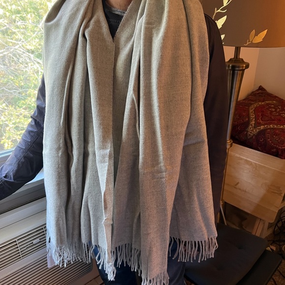 Zoeppritz Light grey 51X79 Baby Alpaca throw NWT - Picture 4 of 4